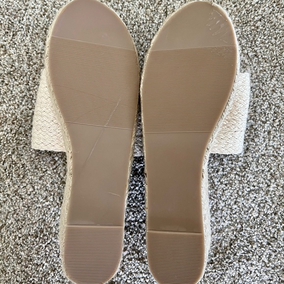 Never worn- size 8.5 crocheted platform sandals - Picture 3 of 3